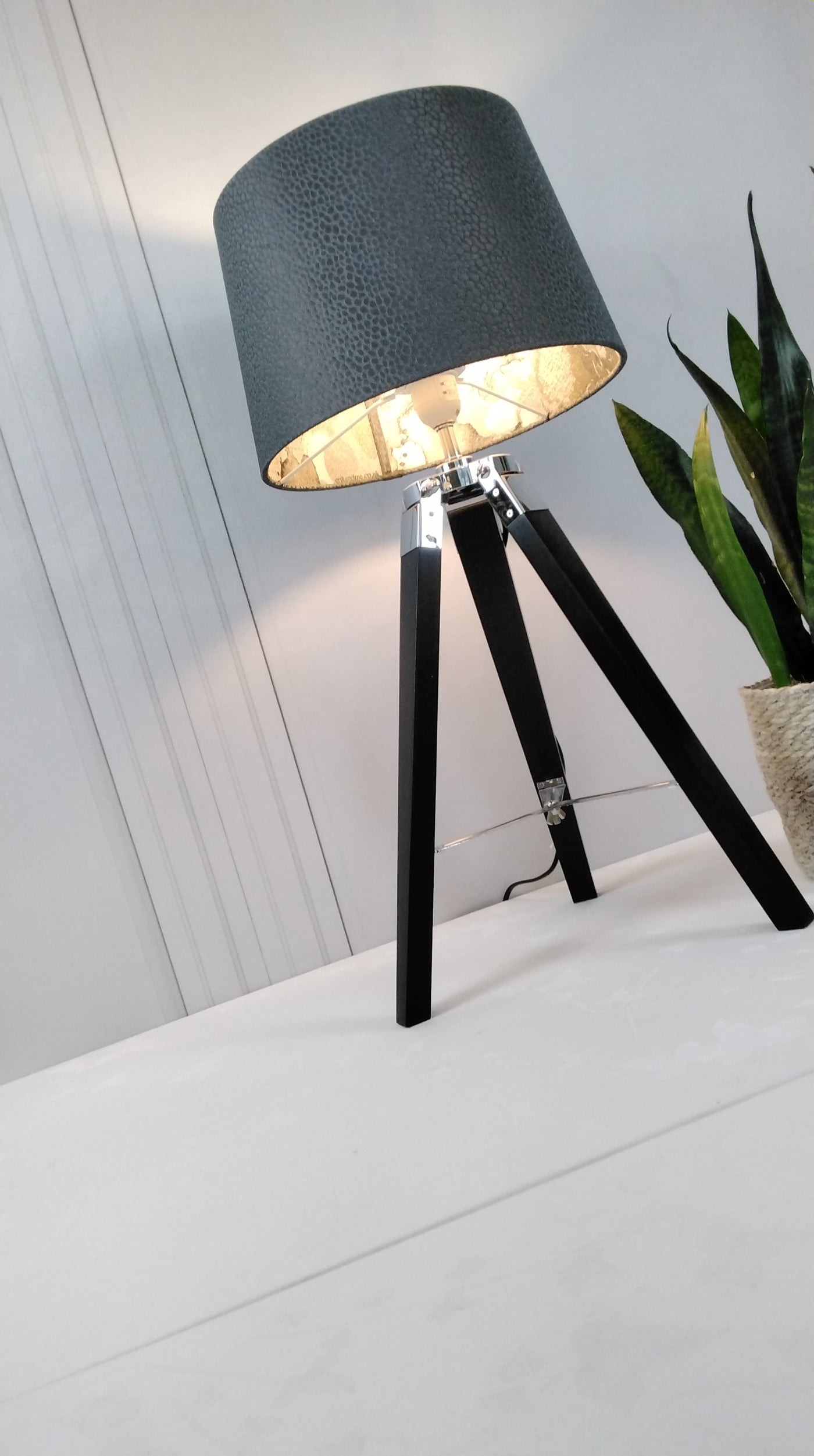 Tripod Table Lamp